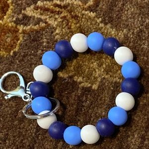 Silicone wristlet keychain